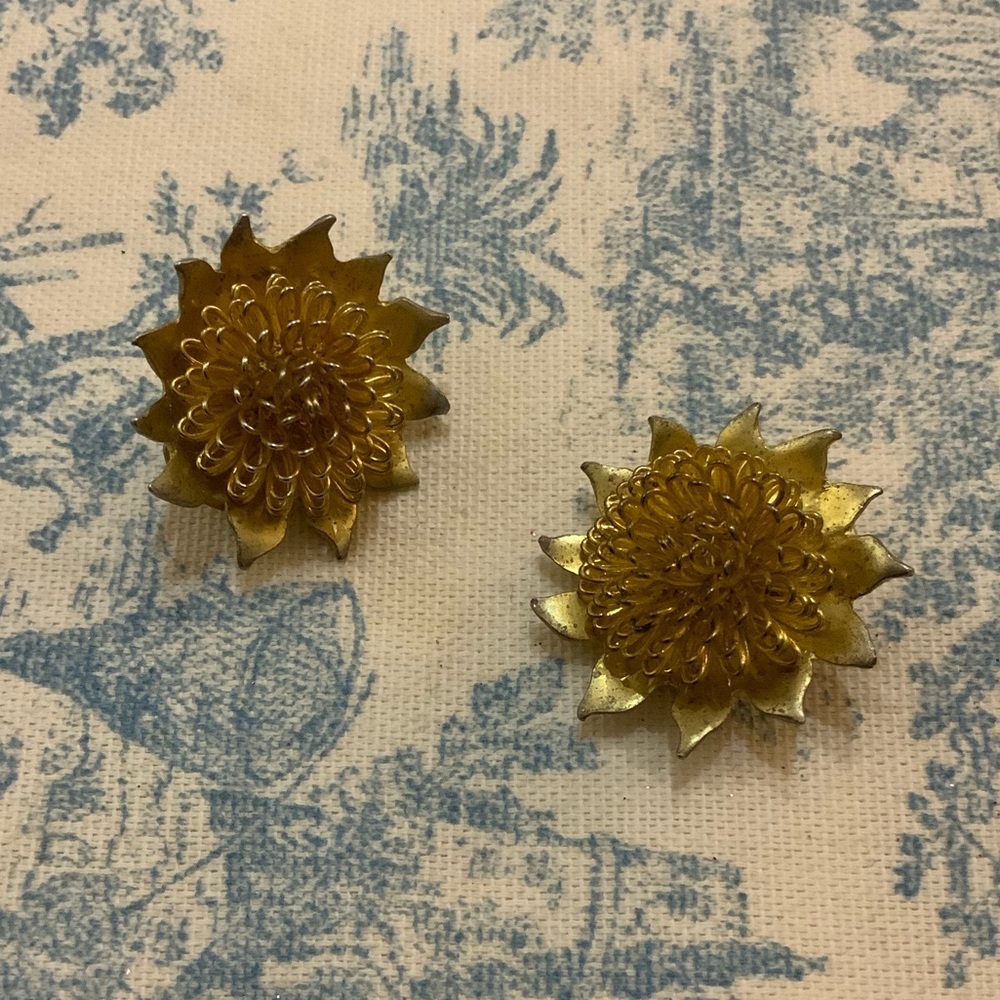 Vintage Gold Dandelion Clip-On Earrings